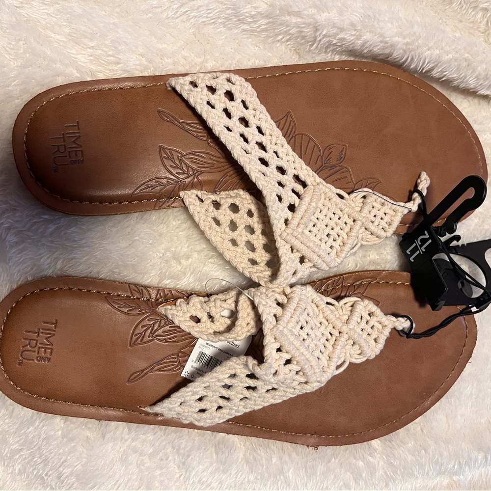 NWT Womans Sandals - Womans Handcrafted comfort footbed. Large size 11-12
